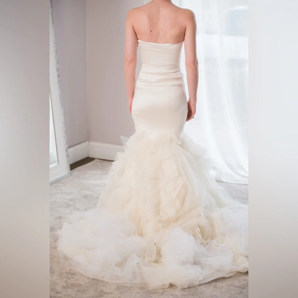 Vera Wang Kathleen Strapless Cream wedding Gown size 4 - Picture 3 of 14